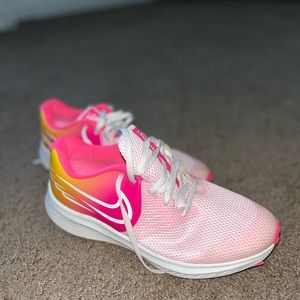 Pink White Nike’s